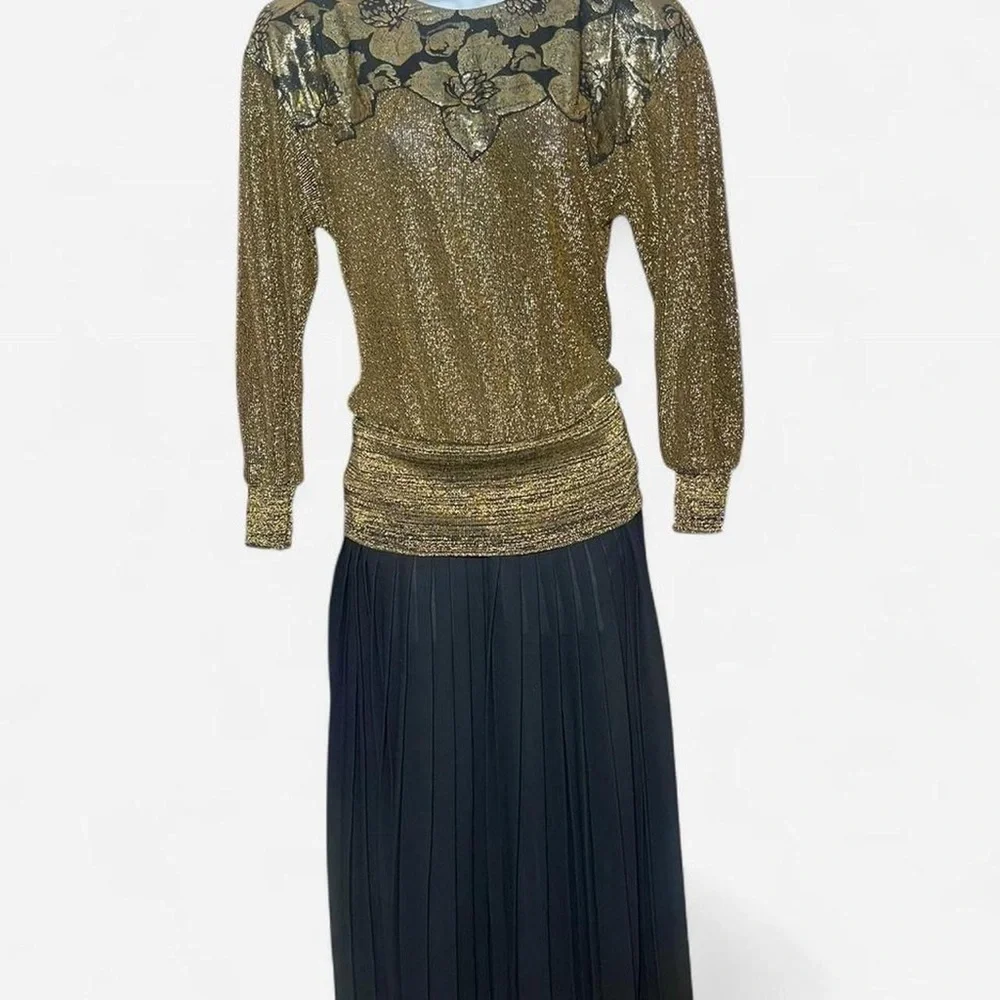 Luxurious Gold and Black Long Sleeve Dress - Picture 3 of 5